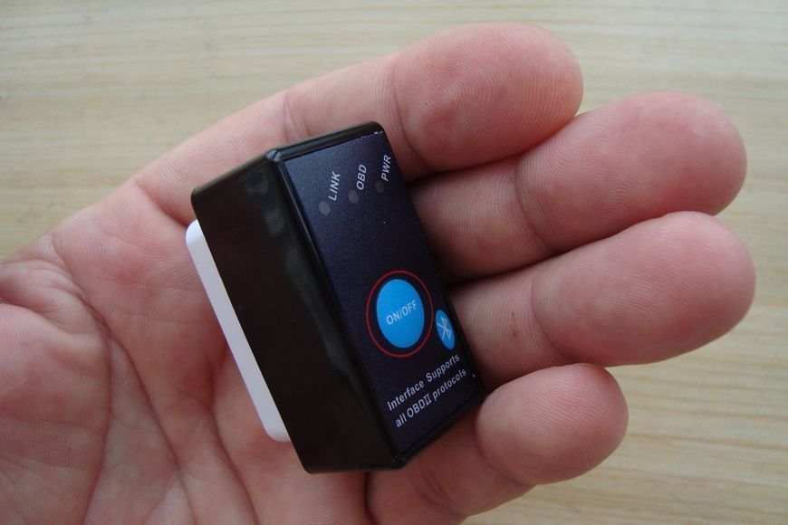 Автосканер ELM327 с кнопкой Bluetooth, V 1.5, OBD2, чип PIC18F25K80 черный ELM327V1.5KB фото